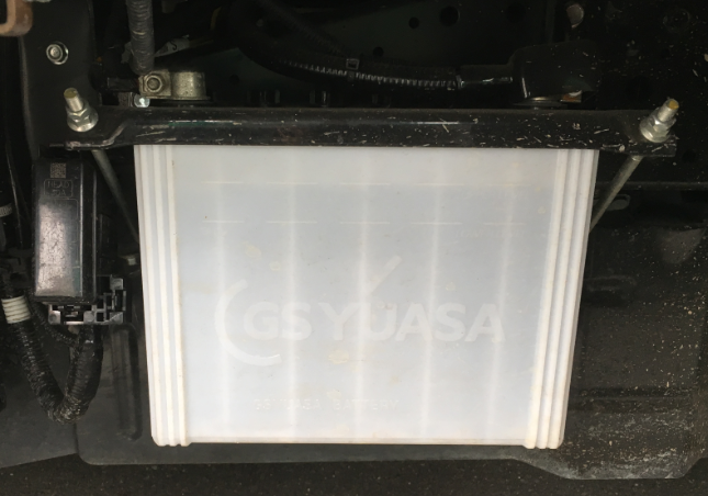 メイン（エンジン始動用）バッテリ